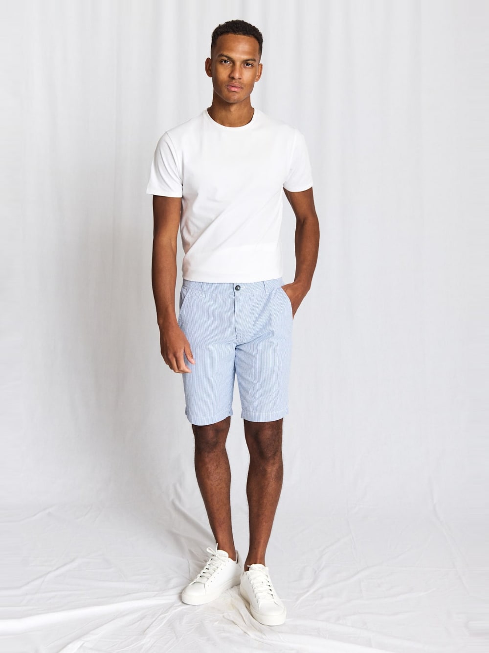 Elio Shorts in Blue and White