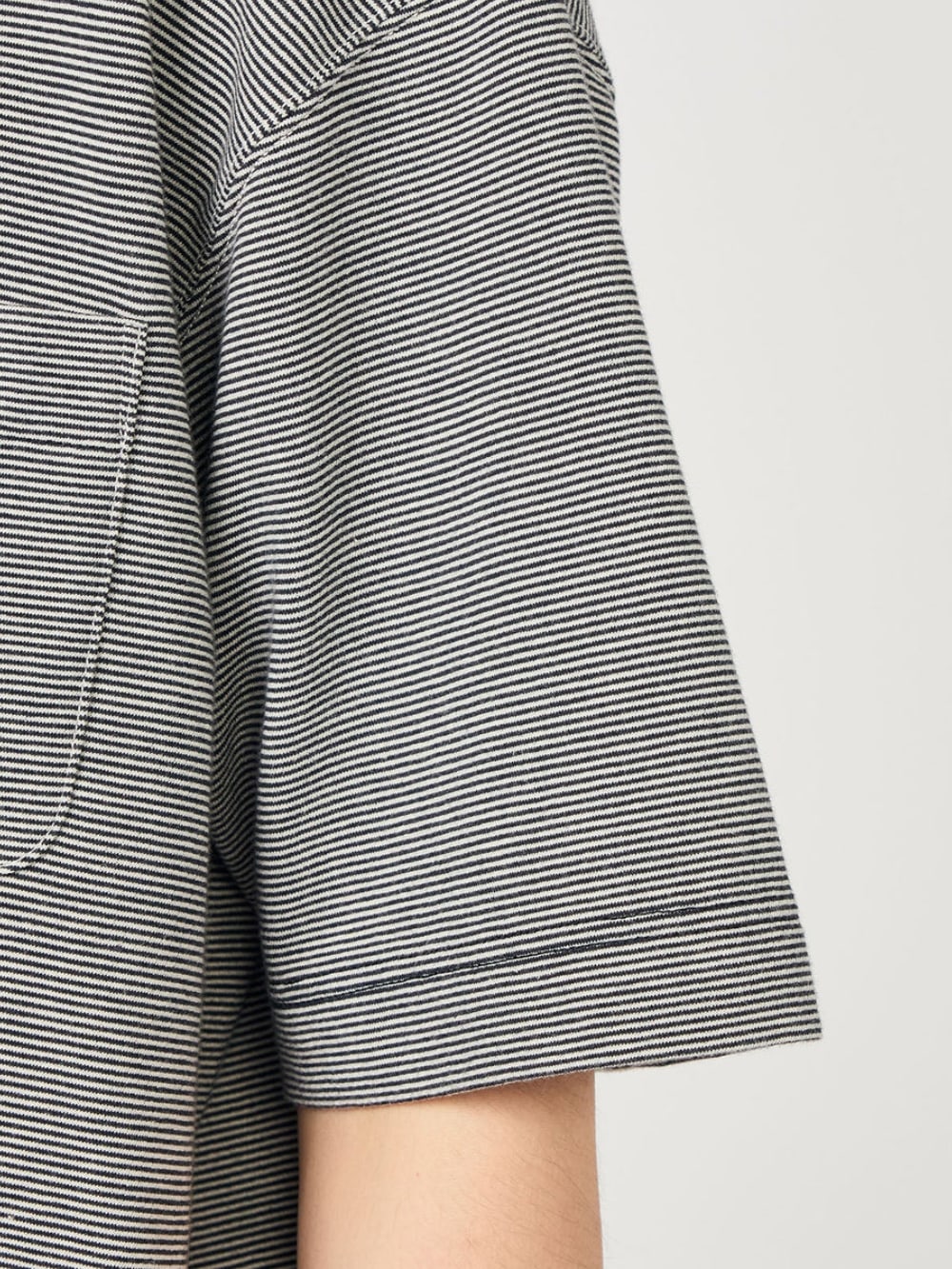 Micro Stripe Pocket Tee - Navy X White