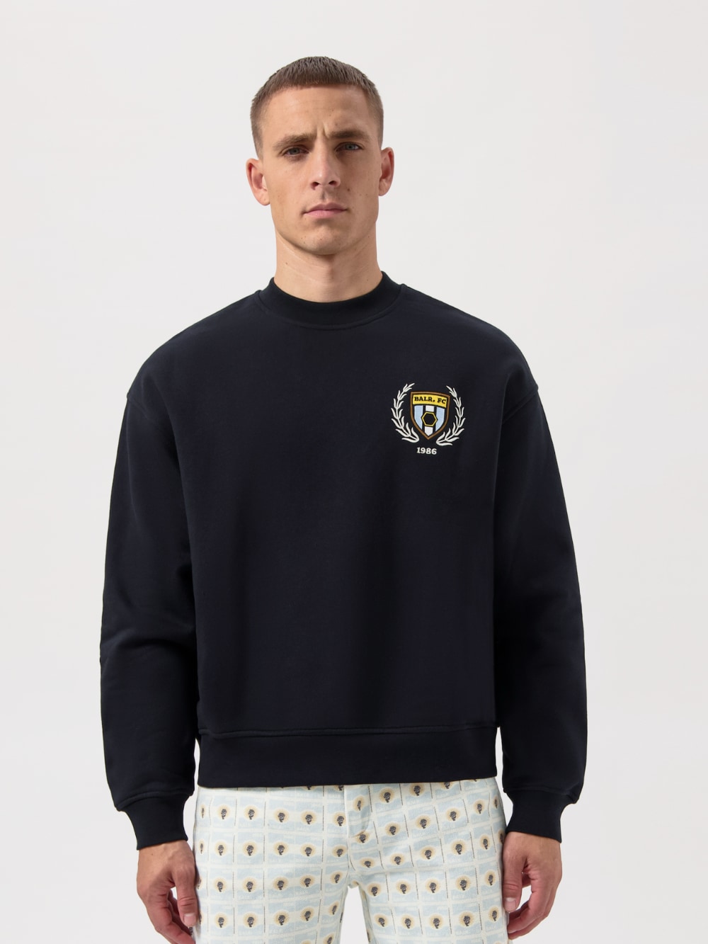 【国内発送】BALR. スウェット メタルプレート b12621021blk 楽天市場】BALR. ボーラー トレーナー Brand Straight Crew Neck